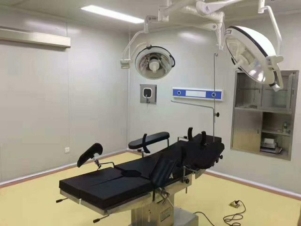 整體反射無影燈、手術臺